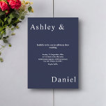 Elegant Simple Navy White Luxury Chic Bröllop Inbjudningar<br><div class="desc">Den här eleganten Blåbröllopsinbjudan är perfekt för ett modernt bröllop. Den enkla designen har eleganten vit kalligrafi på blå bakgrund.</div>