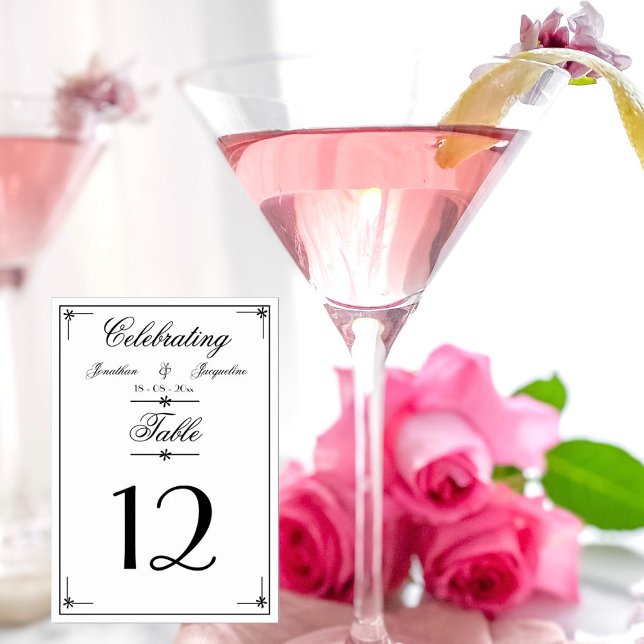 Elegant Simple Script Personlig Namn Bordsnummer (Simple elegant script, personalized names, chic white wedding table numbers.)