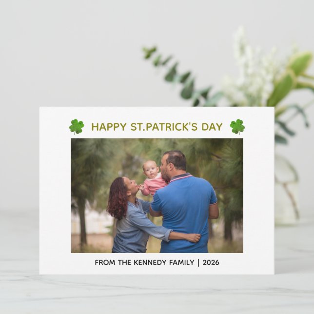 Elegant Simple Shamrock Photo St. Patrick's Day  Julkort (Stående Fram)