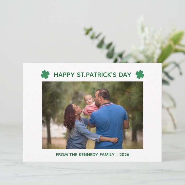 Elegant Simple Shamrock Photo St. Patrick's Day  Julkort (Stående Fram)