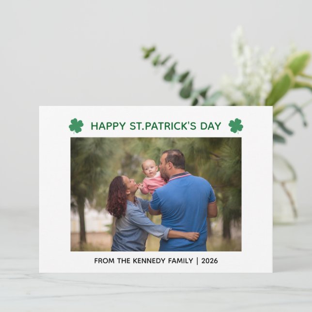 Elegant Simple Shamrock Photo St. Patrick's Day  Julkort (Stående Fram)