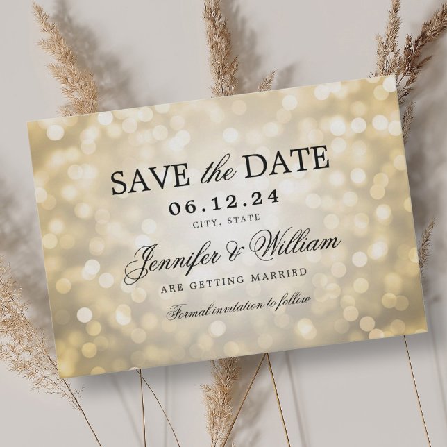 Elegant-skript Bröllop Guld Bokeh Ljus Spara Datumet (Elegant Script Wedding Gold Bokeh Lights Save The Date)