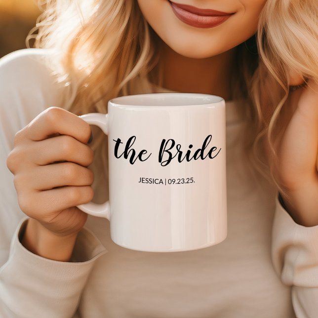 Elegant Skript Bruden Personlig Bröllopsvin Kaffemugg (Skapare uppladdad)