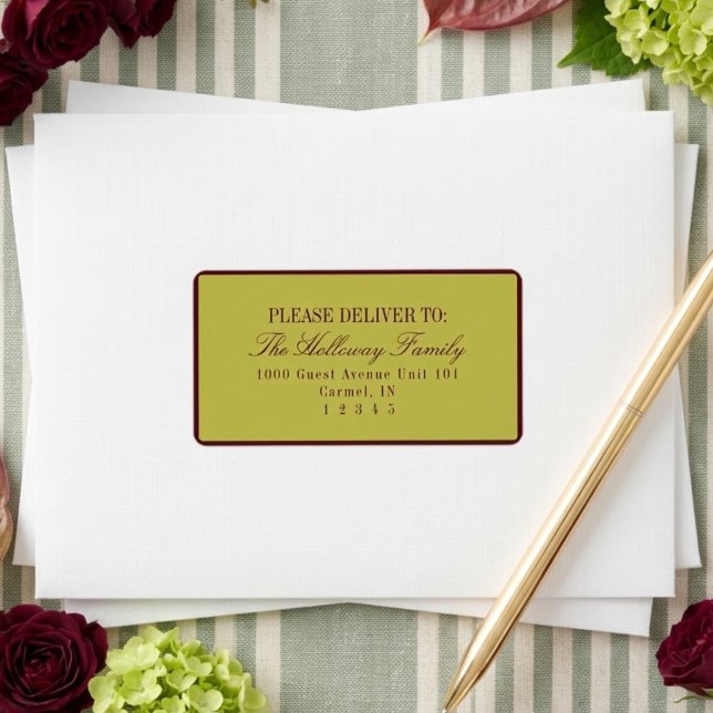 Elegant skript chartreuse burgundy formell bröllop adressetikett (Elegant Script Chartreuse Burgundy Formal Wedding Label)