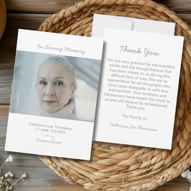 Elegant Skript Enkel Begravning Foto Tackkort (Elegant Script Simple Funeral Photo Thank You Card
)