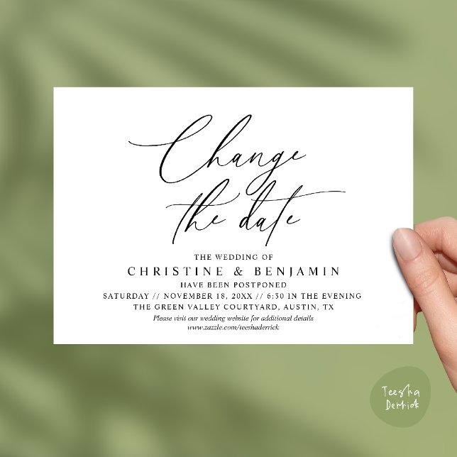 Elegant skript Förändra datum Bröllopet uppskjuts  Inbjudningar (Elegant Script Change the Date Wedding Postponement Invitation Card in Black and White)