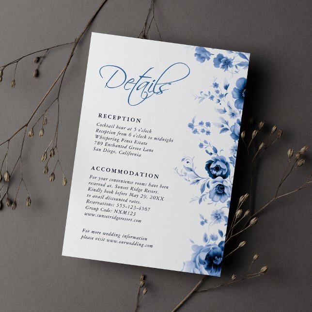 Elegant Skript Fransk Blå Blommig Toile Bröllop Tilläggskort (Skapare uppladdad)