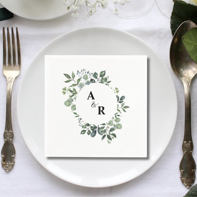 Elegant Skript Grönska Monogram Bröllopspapper Pappersservett (Elegant script greenery monogram wedding paper napkins add refined natural charm to receptions.)