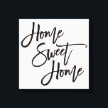 Elegant Skript Hemsöt hemsvart typografi Canvastryck<br><div class="desc">Ett modernt sätt att visning ord Home Sweet Home, som är i en elegant skript i svart på vitt. Bakgrunden färg kan ändras till ett annat färg om du vill. Om du väljer en rektangulär storlek kan det vara nödvändigt att justera designen så att den passar via alternativet upp och...</div>