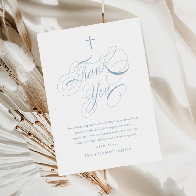 Elegant skript kalligrafi dammig blå pojkar dop tack kort (Elegant calligraphy dusty blue boys baptism thank you card.)