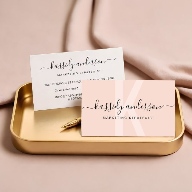 Elegant Skript Kalligrafi Monogram Logotyp Rosa Visitkort (Elegant Script Calligraphy Monogram Logo Pink Business Card)