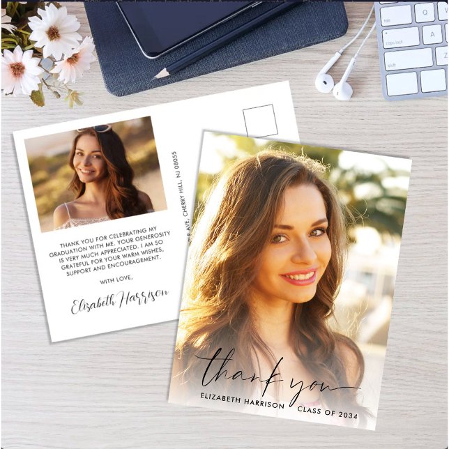 Elegant skriptfotoöverlagring Avslutning Tack Vykort (Elegant Script Photo Overlay Graduation Thank You Postcard)