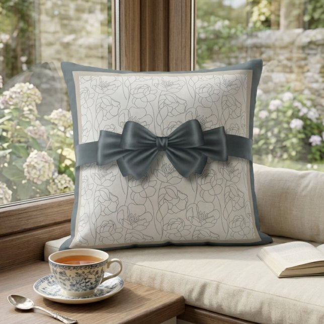 Elegant Slate Gray Modern Ribbon Motif Decorative Kudde (Create a cozy reading nook with our modern ribbon motif pillow, perfect for a serene window seat.)