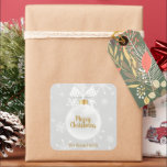 Elegant Snöflake Vit prydnadsjul Fyrkantigt Klistermärke<br><div class="desc">På dessa SQUARE-helgdag finns en elegant vit Julgran-dekoration på en lätt grått-bakgrund fylld med snöflingor. Om du vill anpassa ytterligare klickar du på knappen "Anpassa" och ändrar sedan mallen genom att klicka på länken Anpassa ytterligare. Du kan ändra all text, typsnitt, färg och alla storlekar. MATCHING-inbjudningar, kuvert, fotokort med mera...</div>
