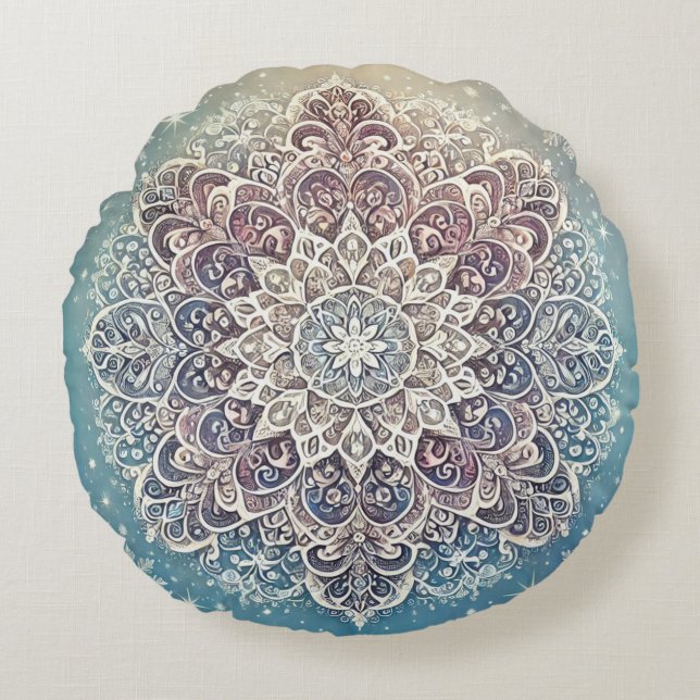 Elegant Snowflake Mandala i Frosty Hues Rund Kudde (Framsidan)