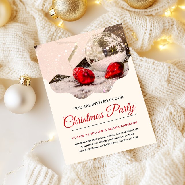 Elegant Snowflake & Red Ornament jul Party Inbjudningar (Skapare uppladdad)