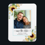 Elegant Solros Blommigt Bröllop spara datum Magnet<br><div class="desc">Har en vacker solros och blommigt med ditt foto och din personlig med namn och bröllop. Gör en underbar gåva,  tjänst eller en trevlig påminnelse om din kommande speciella dag. Design ©Rosalind Moore,  Cherry Lane Designs.</div>
