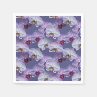 Elegant sömlös mönster av lila ådrade orkidéer  pappersservett