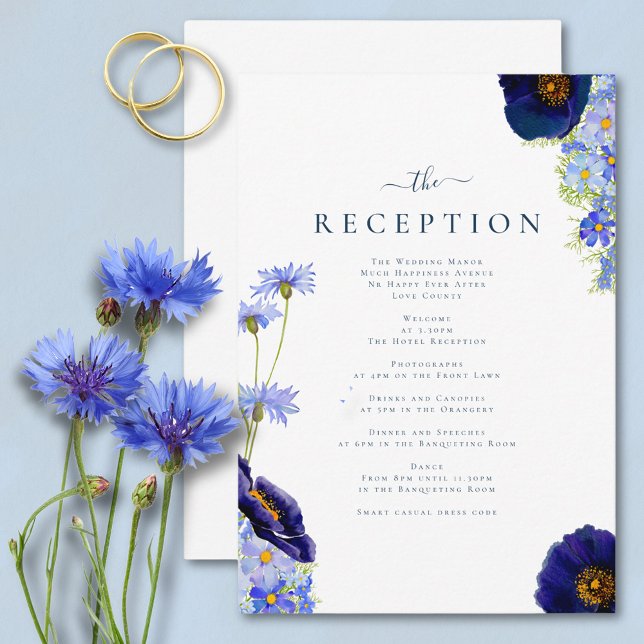 Elegant sommarblommig blå bröllopsmottagning tilläggskort (Elegant wildflower watercolor summer floral blue wedding reception card with modern typography )