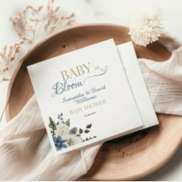 Elegant spädbarn i blommande blå blomster botanisk pappersservett