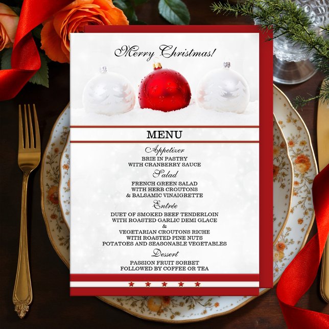 Elegant Sparande julmeny-kort Meny (Elegant classic Christmas menu card featuring silver and red baubles in sparkling snow )