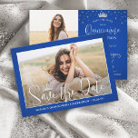 Elegant Sparkles Quinceañera 2 Photo Royal Blue Spara Datumet<br><div class="desc">de glatta nyheterna om ett kommande Quinceañera firande med chic modern 2-foto sparar datuminbjudningarna. Bilder och alla formuleringar i den här mallen är enkla att anpassa. Färg och teckensnitt stilar kan enkelt anpassas med Zazzle Design Editor verktyg. Royalets blå och vita design har en övertoningsbakgrund för chicen med något mörkare...</div>