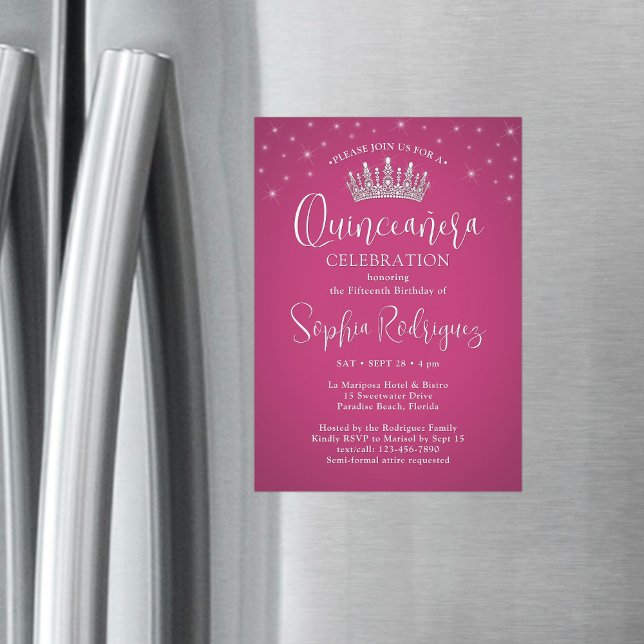 Elegant Sparkles Quinceañera Krona Fuschia Rosa Magnetisk Inbjudningskort (Skapare uppladdad)