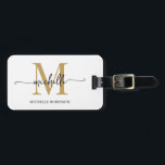 Elegant Stilfull Vit Guld Monogram Initial Bokstav Bagagebricka<br><div class="desc">Snygg modern elegant vit och guld monogram initial namn skript anpassad personlig reseväska bag tag. Denna design har ett förnamn i en snygg handskriven svans typsnitt kalligrafi (eller typografi) med monogram initial, fullständigt namn, adressinformation i guld och svart färg på vit färg bakgrund. Dessa är lätta att anpassa. Stilig feminin...</div>