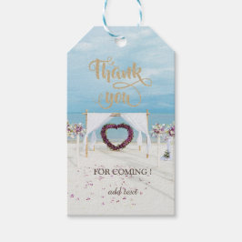 Elegant strandbröllop blomsterutsmyckad lövgång presentetikett