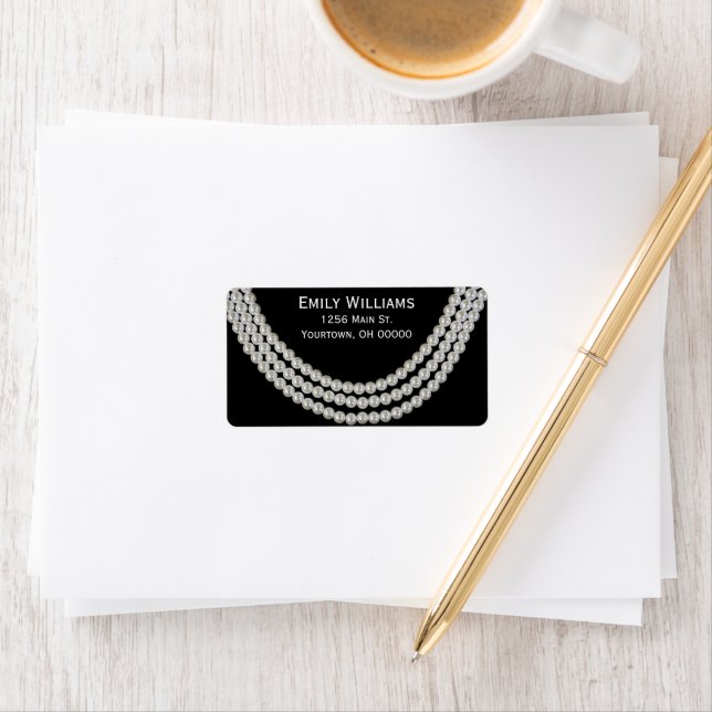 Elegant String of Pearls on Black Adressetikett (Insitu)
