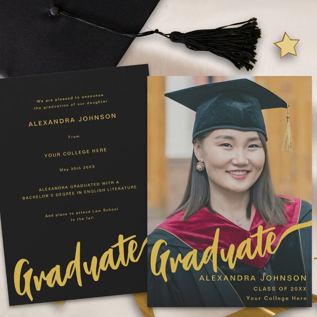 Elegant Student Photo Guld Script Black Meddelande (Minimalist gold script graduate photo black Graduation announcement card)