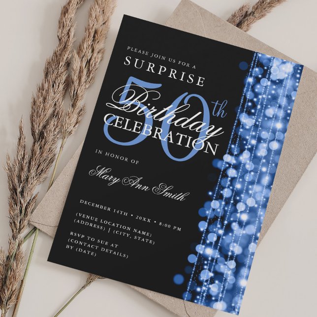 Elegant Surprise 50:e födelsedagstidningen Sparkle Inbjudningar (Elegant Surprise 50th Birthday Sparkles Navy Blue Invitation)
