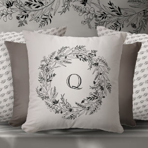 Elegant svart bladcirkel bokstav Q Kudde