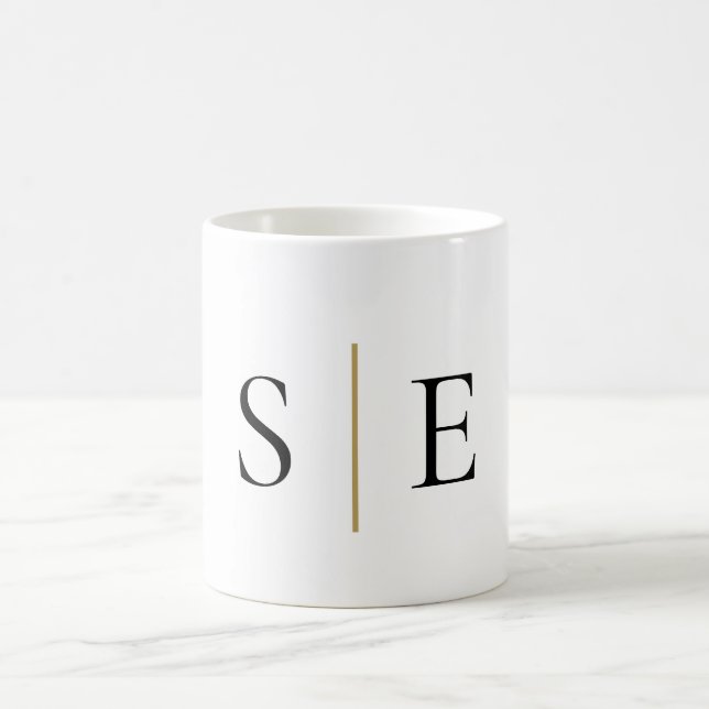 Elegant Svart Guld Monogram Minimalistisk Kaffemugg (Center)