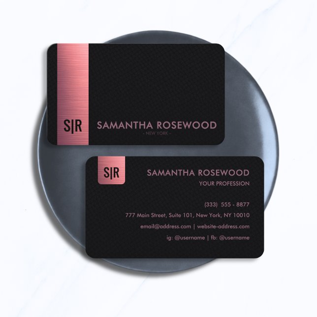 Elegant svart läder & borstad rosa stapelmonogram visitkort (Skapare uppladdad)