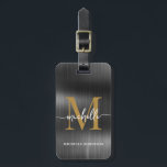 Elegant svart metall guld monogram initial skrift bagagebricka<br><div class="desc">Tjejaktig Stilren Modern Elegant Svart Metall och Guld Monogram Initial Namn Skript Anpassad Personlig Personlig Resväskemärke. Denna design har ett förnamn i en snygg handskriven svansfont kalligrafi (eller typografi) med monogram initial, fullständigt namn, adressinformation i guld på svart falsk metallisk folie bakgrund. Dessa är lätta att anpassa. Stilrent feminint present...</div>