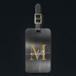 Elegant svart metall guld monogram initial skrift bagagebricka<br><div class="desc">Tjejaktig Stilren Modern Elegant Svart Metall och Guld Monogram Initial Namn Skript Anpassad Personlig Resväskemärke. Denna design har ett förnamn i en snygg, handskriven typsnitt kalligrafi (eller typografi) med monogram initialer, adressinformation i guld och vitt på falsk svart metallfolie bakgrund. Dessa är lätta att anpassa. Stilrent feminint present till bröllop,...</div>