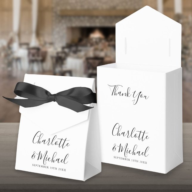 Elegant svart och vit bröllopsgåva i form av låda  presentaskar (Chic Black And White Script Wedding Favor Box)