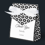 Elegant svart och vit presentask för fest<br><div class="desc">Chic svart och vit presentask för fest.</div>