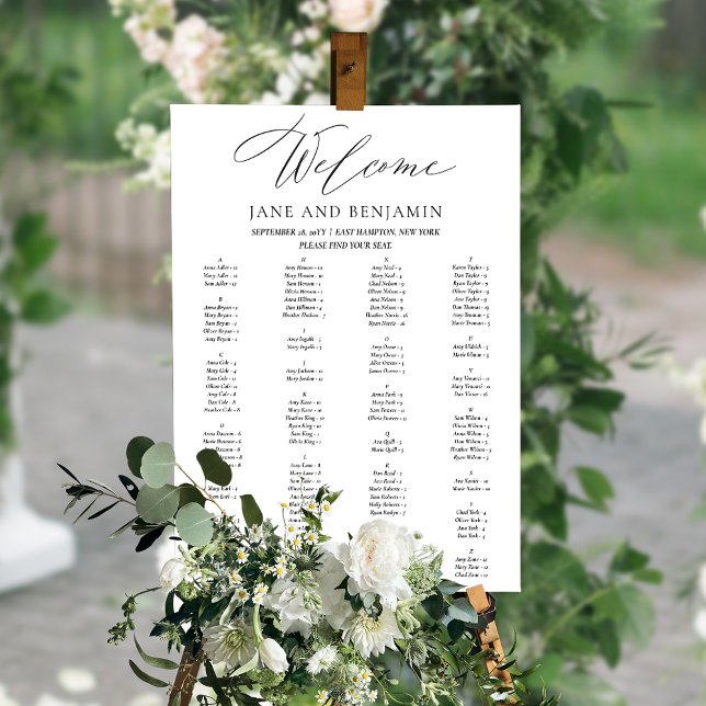 Elegant svart skript Minimal bröllops sittplatskar Poster (This simple, minimalist seating chart features a handwritten calligraphy script.)