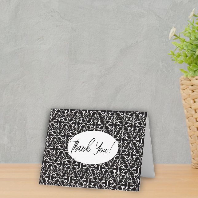Elegant svart vit damastmönster rullar tack kort (Classy damask pattern in black and white with fancy scrolls on thank you cards.)