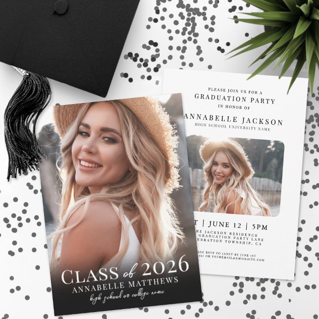 Elegant svart-vit fotoexamen inbjudningar (Elegant Black White Simple Photo Graduation Invitation)