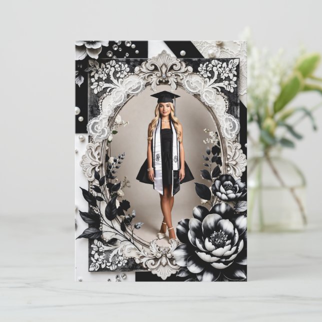 Elegant svart-vit fotograduationsannonsering inbjudningar (Stående Fram)