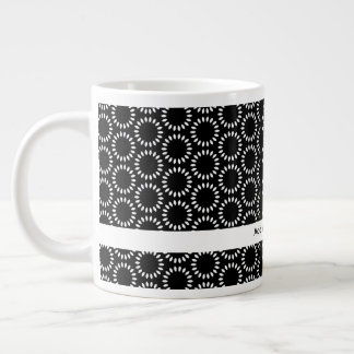 Elegant svart-vit kronblad Mandala-mönster Jumbo Mugg