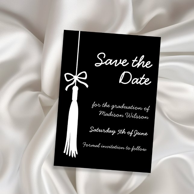 Elegant svart-vit minimalistisk 2026-examen spara datumet (Elegant Black & White Minimalist 2026 Graduation Save The Date)