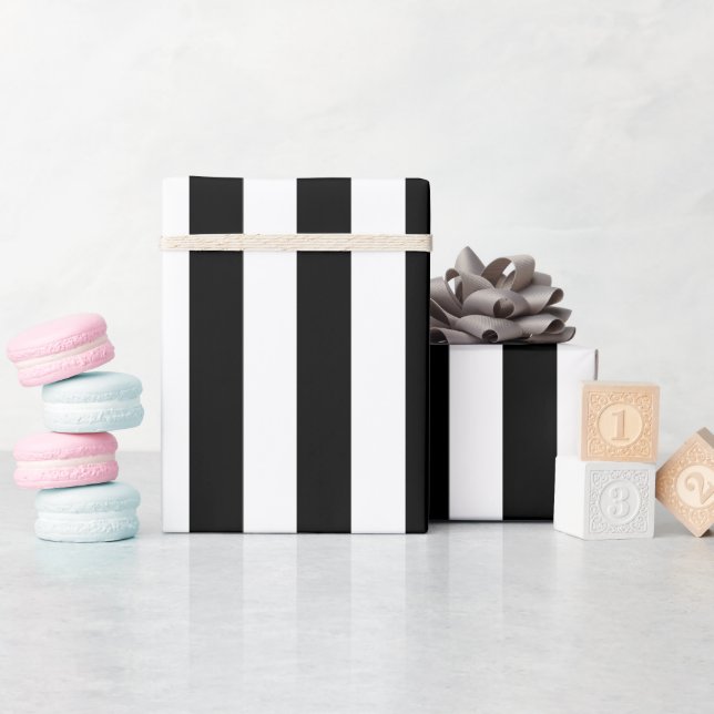 Elegant svart-vit randig presentpapper (Baby Shower)