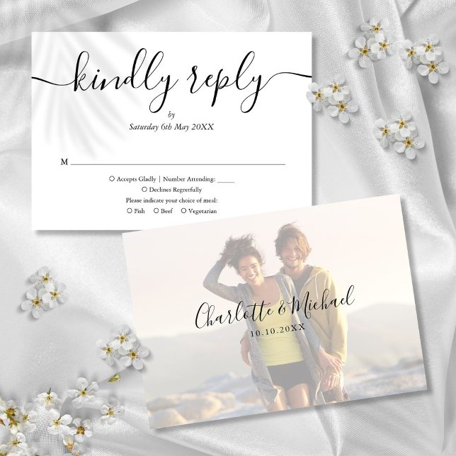 Elegant svartvitt foto bröllopsskrift OSA kort (Elegant Script Black and White Photo Wedding RSVP Card)