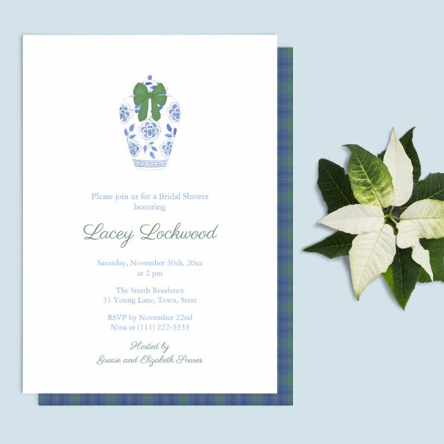 Elegant Tartan Chinoiserie Helgdagar Möhippa Inbjudningar (Simple elegant Christmas Bridal Shower Invitation featuring a ginger jar vase with green bow)
