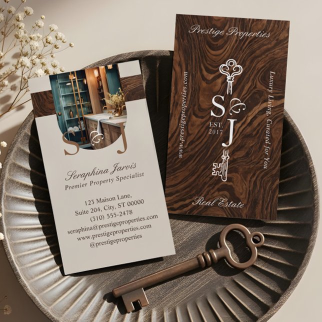 Elegant Trästruktur Nyckel Monogram Stylish Båge F Visitkort (Elegant Woodgrain Key Monogram Stylish Arch Photo Business Card)