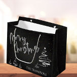 Elegant Trendig Chalkboard God jul<br><div class="desc">Elegant Trendig Chalkboard God jul Large Gift Bag. Den här presentpåsen i eleganten har en kritersbakgrund med God jul skriven i söt tillsammans med namn i familjen. Anpassa den genom att ändra namn. Om du vill ha fler anpassningar kan du kontakta mig på mypaperlove2021@gmail.com</div>